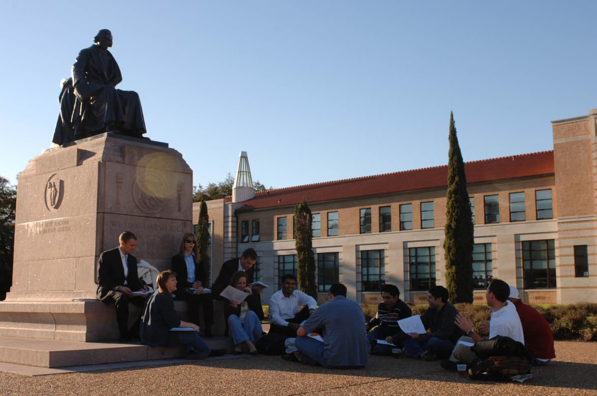 Students in front of Willy's Statue